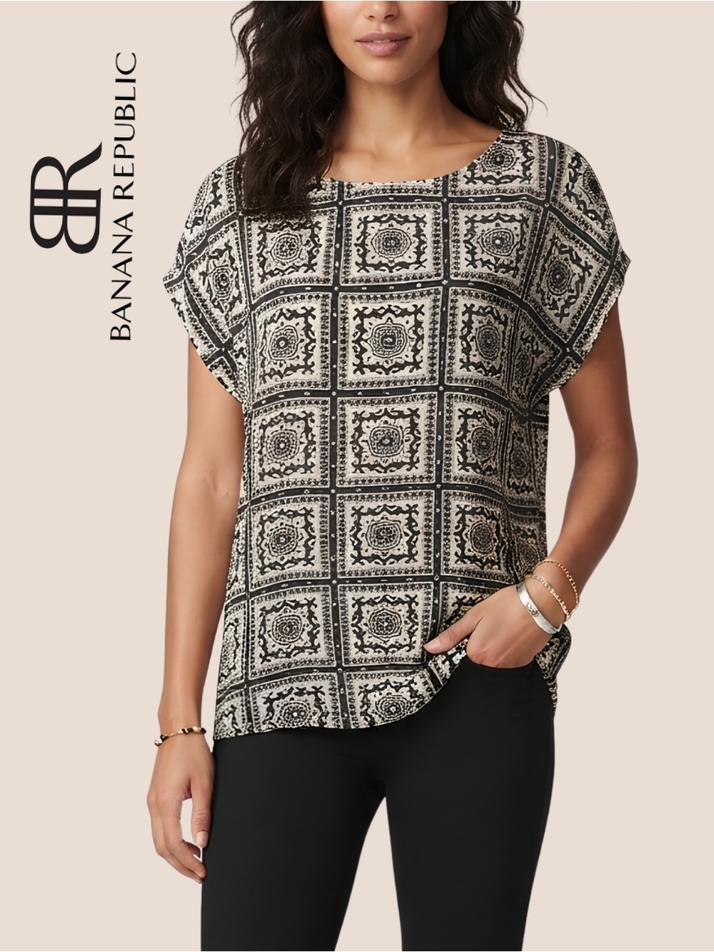 Tunic • Like New
Banana Republic• Black & White Geometric Print Size Large